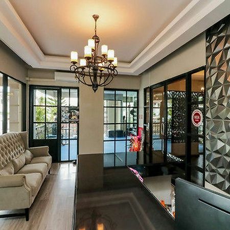 Marisa Residence Bangkok Exterior photo